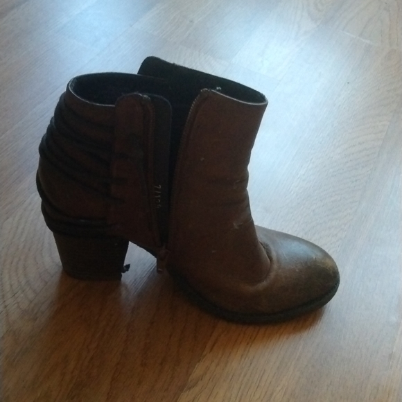 Boots - Picture 2 of 3